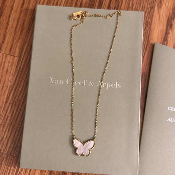 Van Cleef & Arpels Lucky Alhambra Butterfly Pendant Necklace - Picture 2 of 16